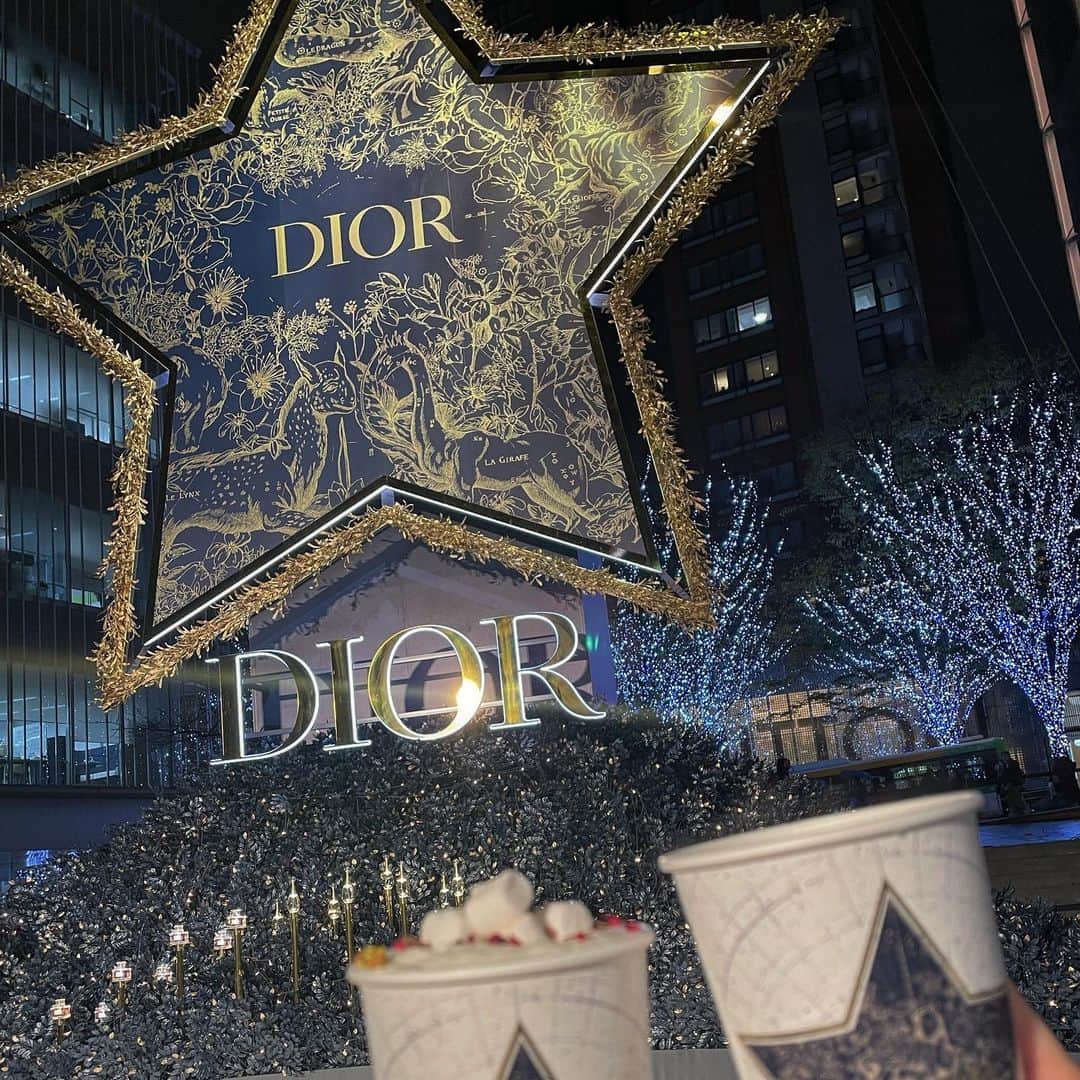 千畝あずみのインスタグラム：「, , 冬の思い出🌟 , , クリスマスデートは叶いませんでしたが、 クリスマス気分はしっかり味わいました🎅 , , こういうポップアップイベント大好き🥰」