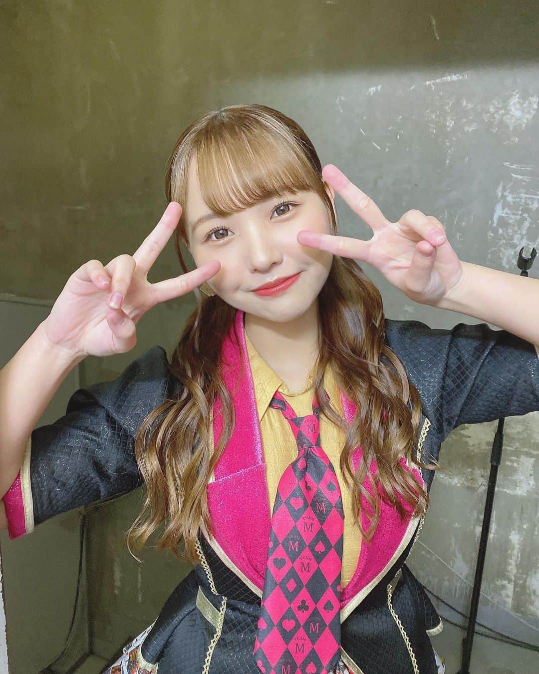 本郷柚巴のインスタグラム：「20歳になりました☺️🌼  12歳だった私があっという間に20歳。  本当に時間の流れは早いですね☺️笑  20歳も私らしく精一杯頑張ります✨  今年もよろしくね。  #20歳 #誕生日 #3枚目  #4枚目 #写真集 の時のです！ #美しい果実」