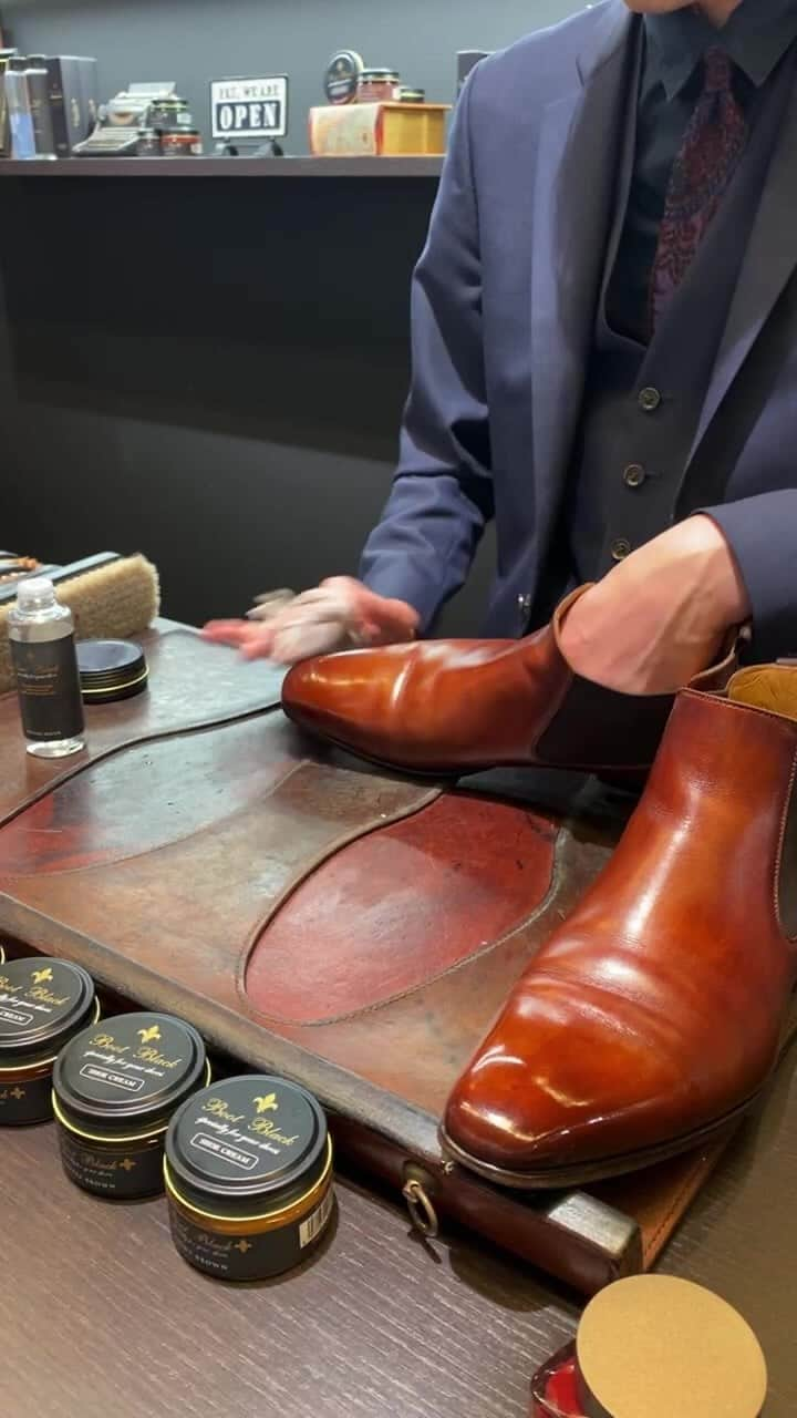 bootblack_officialのインスタグラム：「Making original Shoe Cream ⚜️  #bootblackshoeshine#bootblackshoecare#highshine#shoecare#shoeshine#shoepolish#shoegazing#shoestagram#leathershoes#madeinjapan#classicshoes#dressshoes#shoegram#mirrorshine#shoeaddiction#shoeaddict#exhibition#pitti#pittiuomo#pittiimagine#italy#firenze#japan#tokyo」