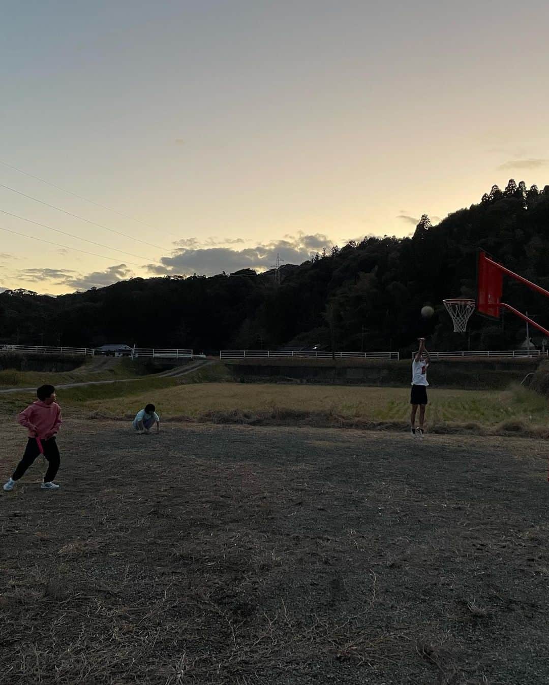大田昭子さんのインスタグラム写真 - (大田昭子Instagram)「. 今さらですが… あけましておめでとうございます⛩  年末年始は鹿児島でゆっくり出来ました☺️  2023年はいよいよ鹿児島国体🏑 そろそろ身体作りしないといけないって分かってるんだけど寒くて動けない🥶  こんな私ですがみなさん今年もよろしくお願いします👋  #2023年#卯年#🐇 #鹿児島国体#🏑」1月12日 22時45分 - akko915