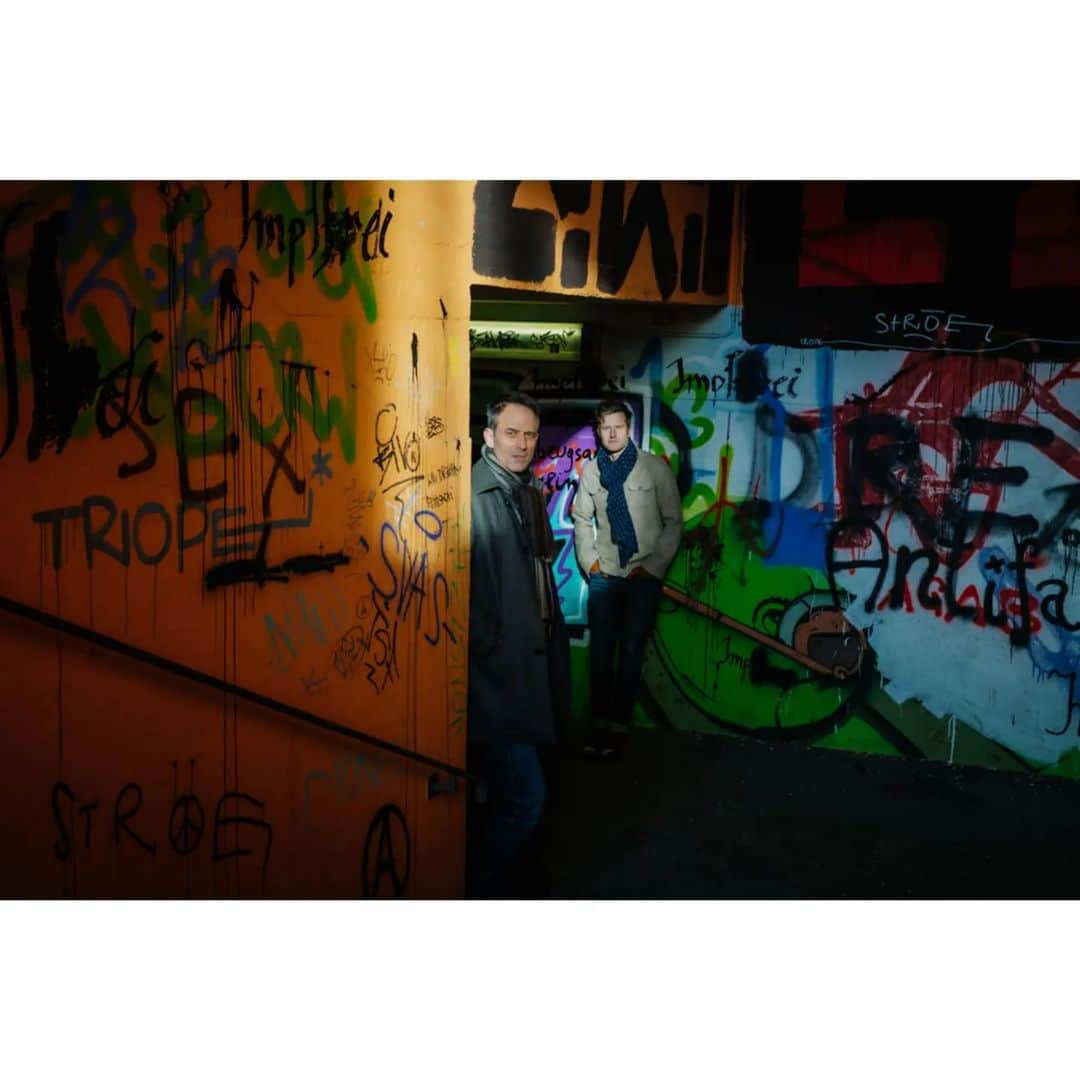 Cory Richardsのインスタグラム：「Photo by @anna.aicher // I honestly believe that every interaction shapes us. We are social creatures, and by that measure, infinitely influenced by the people we come in contact with. Most are imperceptible changes and don't alter our course too much. But there are some who do. Andrew Phelps @andrew_phelps_buffet is one. I met him 22 years ago in Salzburg Austria as my first photography instructor.  From my book:  'I like Andrew immediately. He is “tall, dark, and handsome” and a bit lanky, and I notice his cheekbones because I always do. He is angular and has sharp features and short, messy hair that is fine, but not thinning. His eyes are framed by thin lines as if he’s been squinting his whole life, looking for things that no one else sees.   Andrew is a fine art photographer, but I will always wonder if his “art” images are more honest than my journalism. They are complex and simple and mysterious because they seem to be at battle with themselves and reflect a deep understanding of photographic principle and theory which I know nothing about. For me, photography is literal and impulsive, like I am trying to catch moments falling past me. But his images are deliberate and crafted and made, not taken, and that is my first lesson. Andrew changes everything.'  If you are someone who's enjoyed or been impacted by my photographs, thank Andrew. He was the person who inspired me and told me to walk that path. I am forever grateful. #thecolorofeverything」