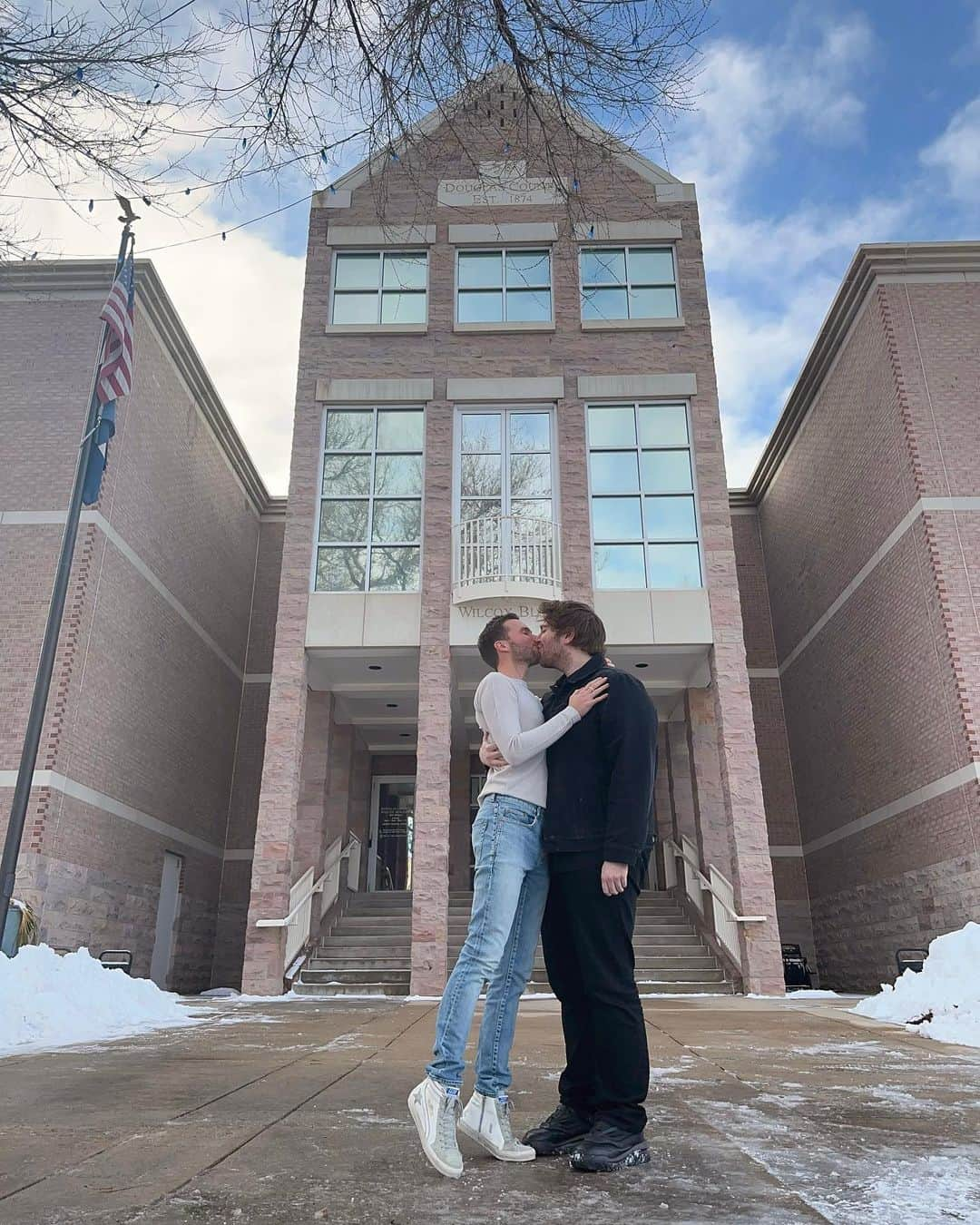 シェーン・ドーソンさんのインスタグラム写真 - (シェーン・ドーソンInstagram)「We’re married!! ❤️ the best day of my life. :) Our very unique wedding video is up now🥂」1月13日 5時08分 - shanedawson