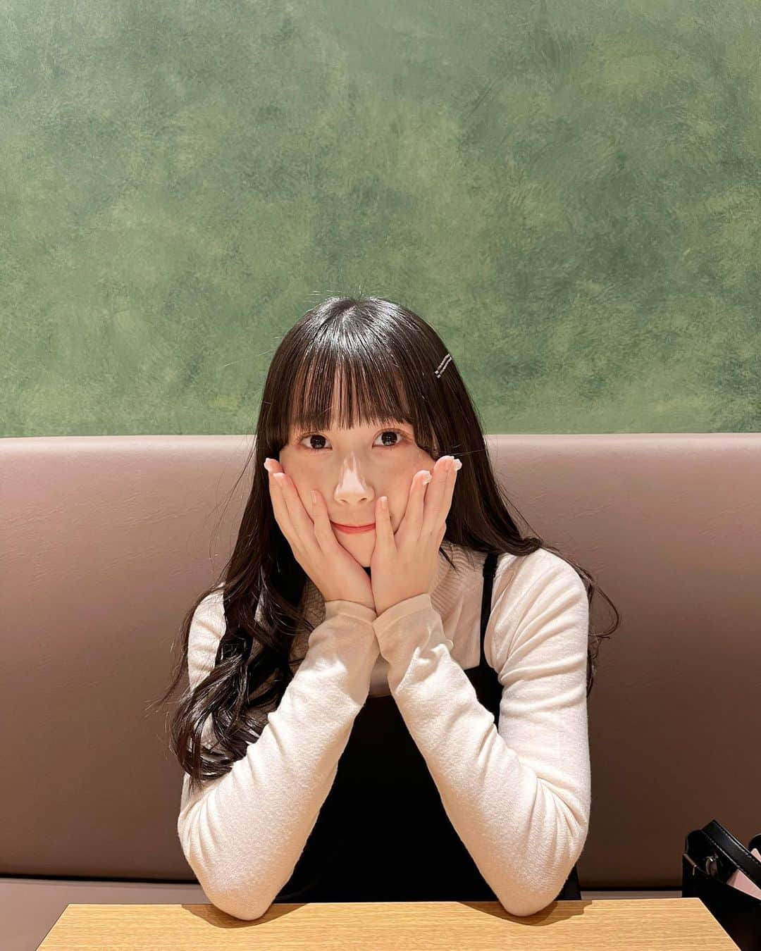 井上瑠夏のインスタグラム：「じー。おやすみなさい、☾‪𓂃 𓈒𓏸」