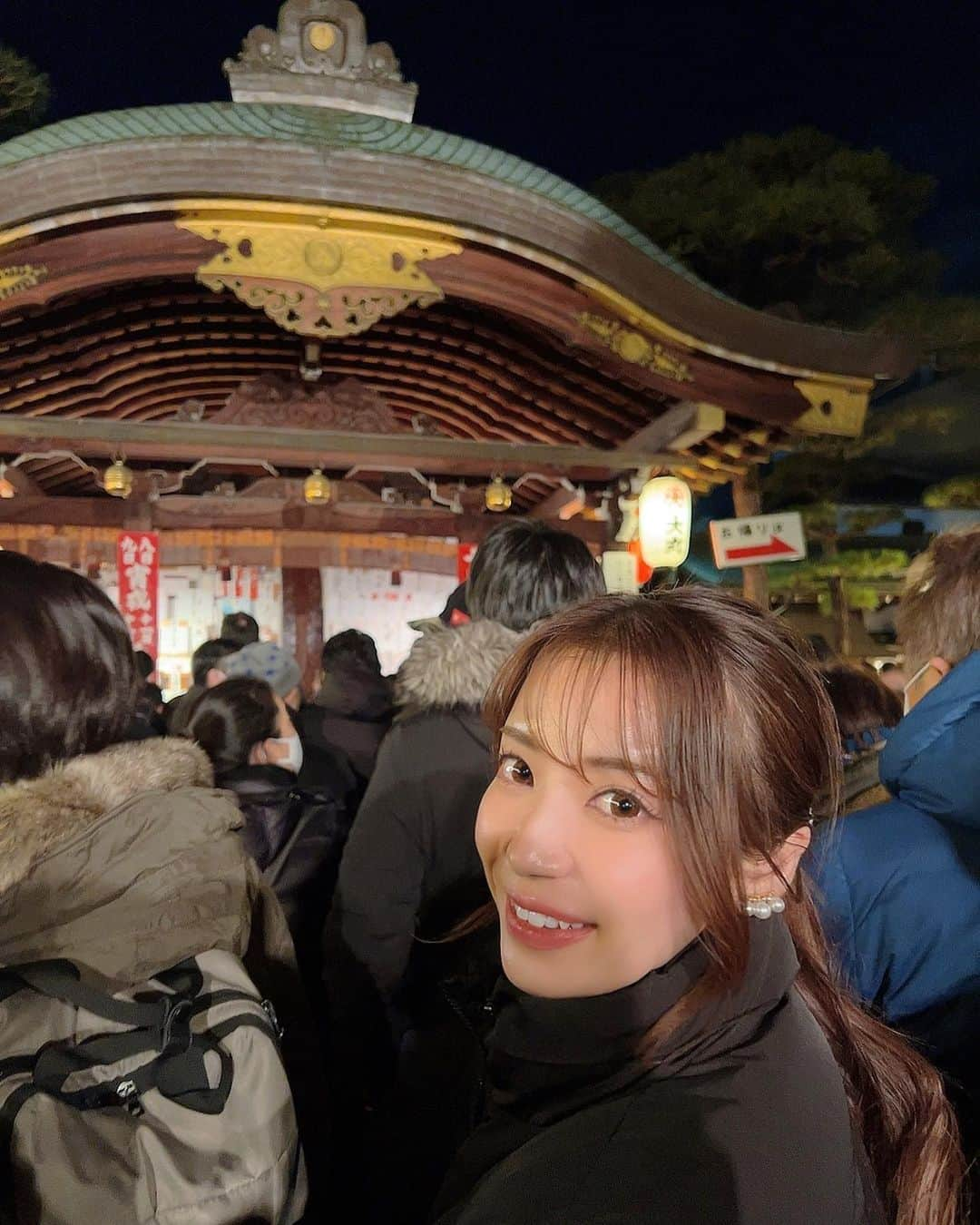 中村かなさんのインスタグラム写真 - (中村かなInstagram)「⛩ ・ ・ 日本三大ゑびす ⛩京都ゑびす神社 ・ ・ 偶然にも京都旅行が十日ゑびすと重なりお参りしてきました🙏 名古屋･熱田神宮の初えびす とはまた違った賑やかな雰囲気で楽しめました🙏✨ ・ ⛩祇園のえべっさん 八坂神社のえびす様にもお参りさせて頂きました🙏 ・ ・ 実は…寺院仏閣好きな私🌅✨ 場所により好き苦手があるのですが 東京の恵比寿神社も昔から好きで 新年から偶然にも3箇所もえびす様にお参りができ🎍 今年はえびす様とのご縁のある1年となりそうです😌💕 ・ 今年は私的パワースポットの投稿もしていきたいと思います⛩✨ ・ ・ ・ #京都ゑびす神社 #京都えびす神社 #えべっさん #十日戎 #十日えびす #十日ゑびす #商売繁盛 #七福神 #七福神巡り #神社 #パワースポット #パワースポット神社 #パワースポット巡り #パワスポ #そうだ京都行こう #寺院 #神社 #神社巡り #神社仏閣」1月13日 0時53分 - k777pime