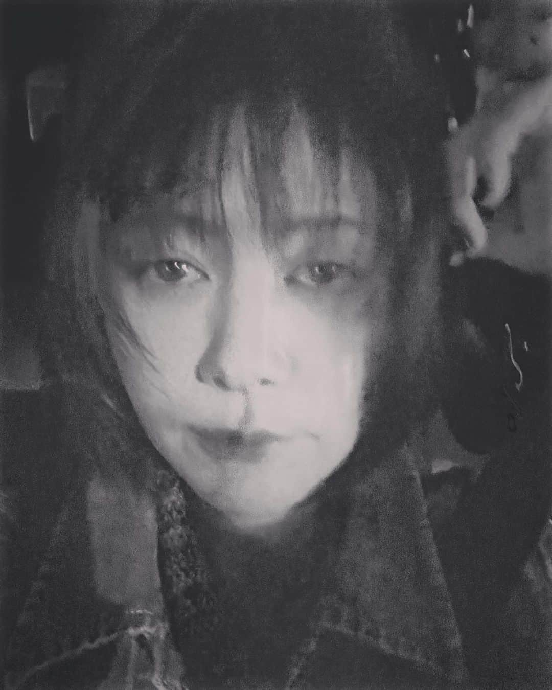 真木よう子さんのインスタグラム写真 - (真木よう子Instagram)「I try to avoid sending out unpleasant things as much as possible, but I am a human being just like all of you. Sometimes I am fine, and other times, under the influence of my long corona life, pictures of me smiling become false. What can I do now? I want to save people who are suffering more than I am. This is my immediate goal. Thank you so much for those who are waiting for my Instagram. There is always a generational change. I want to do what I can do, rather than a world where there are replacements for me.  My great ambition will never be shaken even if spears fall and stones are thrown.」1月13日 1時09分 - yokomaki_official