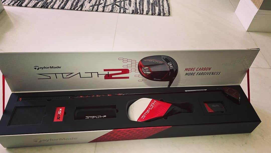 カイル・ロウリーさんのインスタグラム写真 - (カイル・ロウリーInstagram)「Always appreciate the love from @taylormadegolf !! This here is just beautiful 🥹🥹!!! 😂😂..  #Stealth2Driver#FARGIVNESS」1月13日 2時01分 - kyle_lowry7