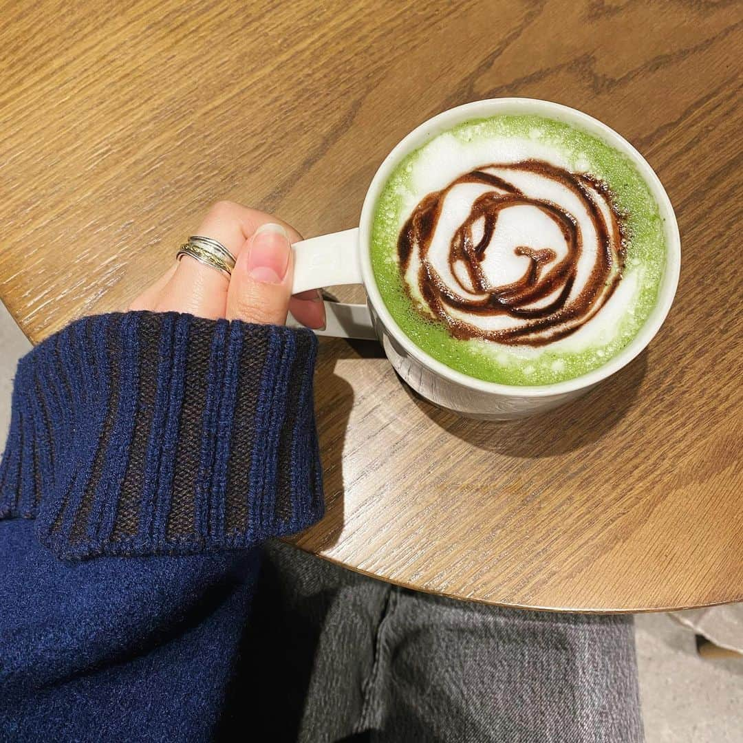 MIYABIさんのインスタグラム写真 - (MIYABIInstagram)「. 家でもスタバでもどこでも抹茶ラテonチョコソース 材料揃えてしまった、しかも抹茶の粉から🤮笑」1月13日 1時57分 - miyabi_kitmi