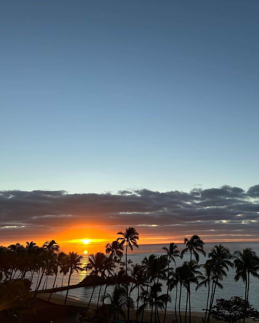 ジェンセン・アクレスさんのインスタグラム写真 - (ジェンセン・アクレスInstagram)「Sunrises hit different on the islands. Hope everyone is off to a great 2023 start. 🤙🏼」1月13日 2時36分 - jensenackles
