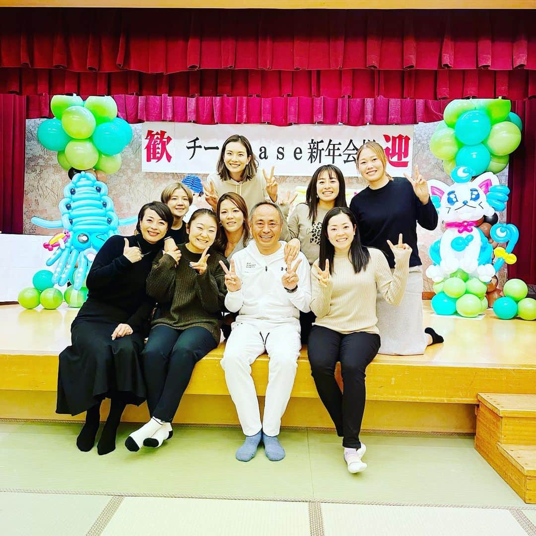 下村真由美のインスタグラム：「TEAM base✨ TEAMむぎの里改め2023シーズンからTEAMbase(バーゼ)になりました📢 個人競技の世界ですが、切磋琢磨をしながらスキー合宿を通して新しい発見が出来ました🤗 応援宜しくお願い致します😊 #jlpga  #みちのえき #バーゼ  #新潟 #イタリアン #藤田さいき  プロ #仲宗根澄香　プロ #中園美香　プロ #亀田愛里　プロ #福山恵梨　 プロ #城間絵梨　プロ #高嶋小百合　プロ」