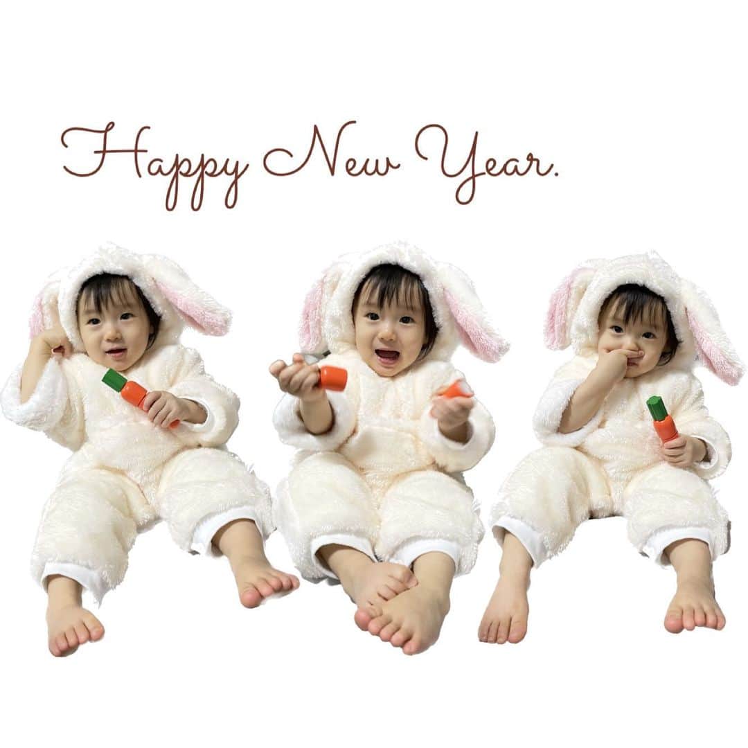 東なつ紀のインスタグラム：「うさぎ🐰で新年迎えました◡̈  今年も家族が健康で幸せな1年になりますように🐰  遅めの投稿になりましたが 今年もよろしくお願いいたします🤲🏻  #2023/01/01 #うさぎ #新年 #うさぎコスプレ #🐰」