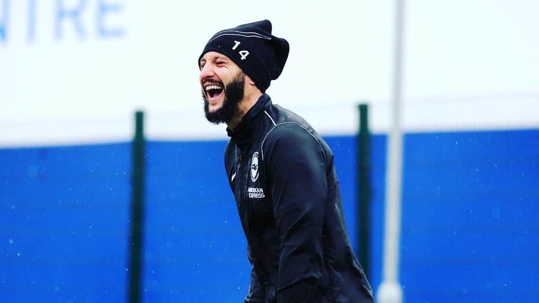 アダム・ララーナのインスタグラム：「Work hard, play hard. Training ground been fizzing this week. Huge battle ahead on Saturday, we’ll be ready 💪🏻🔵⚪️ #BHAFC」