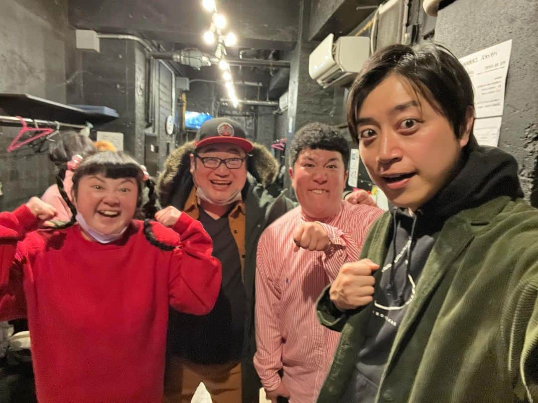 高倉陵さんのインスタグラム写真 - (高倉陵Instagram)「サンミュージックの後輩ぽんぽこと。 今勢いがいい楽しい後輩。 たまに風呂で真似するくらい好き。  #三拍子 #三拍子高倉 #お笑い #ぽんぽこ #高木ひとみ〇 #サンミュージック #お笑い好きな人と繋がりたい」1月13日 13時44分 - takakulife