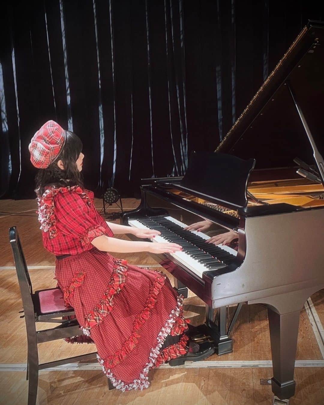 小林萌花さんのインスタグラム写真 - (小林萌花Instagram)「個人Instagram開設しました！  ピアノとか写真とか気軽に載せていきます☺️  よろしくお願いします！  #小林萌花 #BEYOOOOONDS #SeasoningS #helloproject #ハロプロ  #ほのぴ #ほのピアノ あとちょっと#現役音大生」1月13日 13時45分 - honoka_kobayashi.official