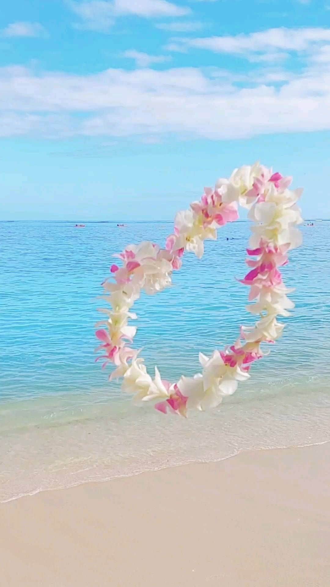 天霧真世のインスタグラム：「【𝙃𝙖𝙬𝙖𝙞𝙞𝙖𝙣 𝙇𝙚𝙞🌺】 ⁡青い空と白い雲、そして美しい海に空高く舞い上がる白とピンクの可愛い生花ハワイアンレイ🌺🌈🌊⁡ ⁡·⁡ ⁡一瞬、奇跡的にハートマークになりました👀💗💡 ⁡· ·⁡⁡ ⁡⁡🔍896 Mokulua Dr Kailua, HI 96734 ⁡· ·⁡ ⁡· #hawaii#oahu#honolulu#lei#laterpost⁡ ⁡#ハワイ#オアフ島#ホノルル#レイ#🌺 · 🌈@mayomayo.com_ 💎@mayosacise.official ✏@mayo_paint · ·⁡」