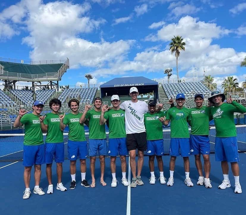 ケビン・アンダーソンのインスタグラム：「Kevin Anderson, former ATP #5 and US Open and Wimbledon finalist, joined us for our preseason training camp in Delray Beach!   What an honor and inspiration to learn from one of the world’s best! Thanks Kevin for all the stories and life lessons! @maxdamm1  @jm_johnson8  @marchesepulveda  @eric_oncins  @guglie_ste01  @randywilson__  @carter_brad4d @juancholopezr   #wingsup🤙🦅🎾」