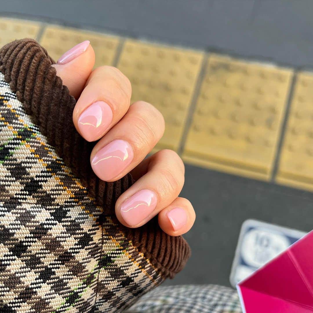 赤木 桃 #ちゃんものインスタグラム：「このくらいのピンク、好きで自分に何度も塗っちゃう💅🏻」