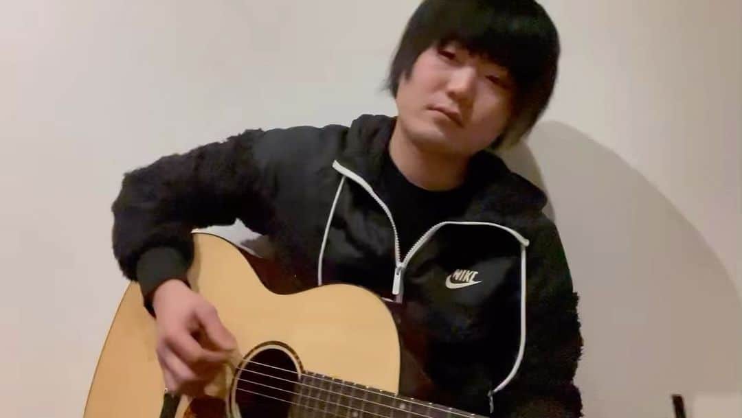 のインスタグラム：「#弾き語り　#応援歌　#頑張っているあなたへ  #受験生のみなさん頑張ってください  #井上緑　#オリジナル曲　#大丈夫」