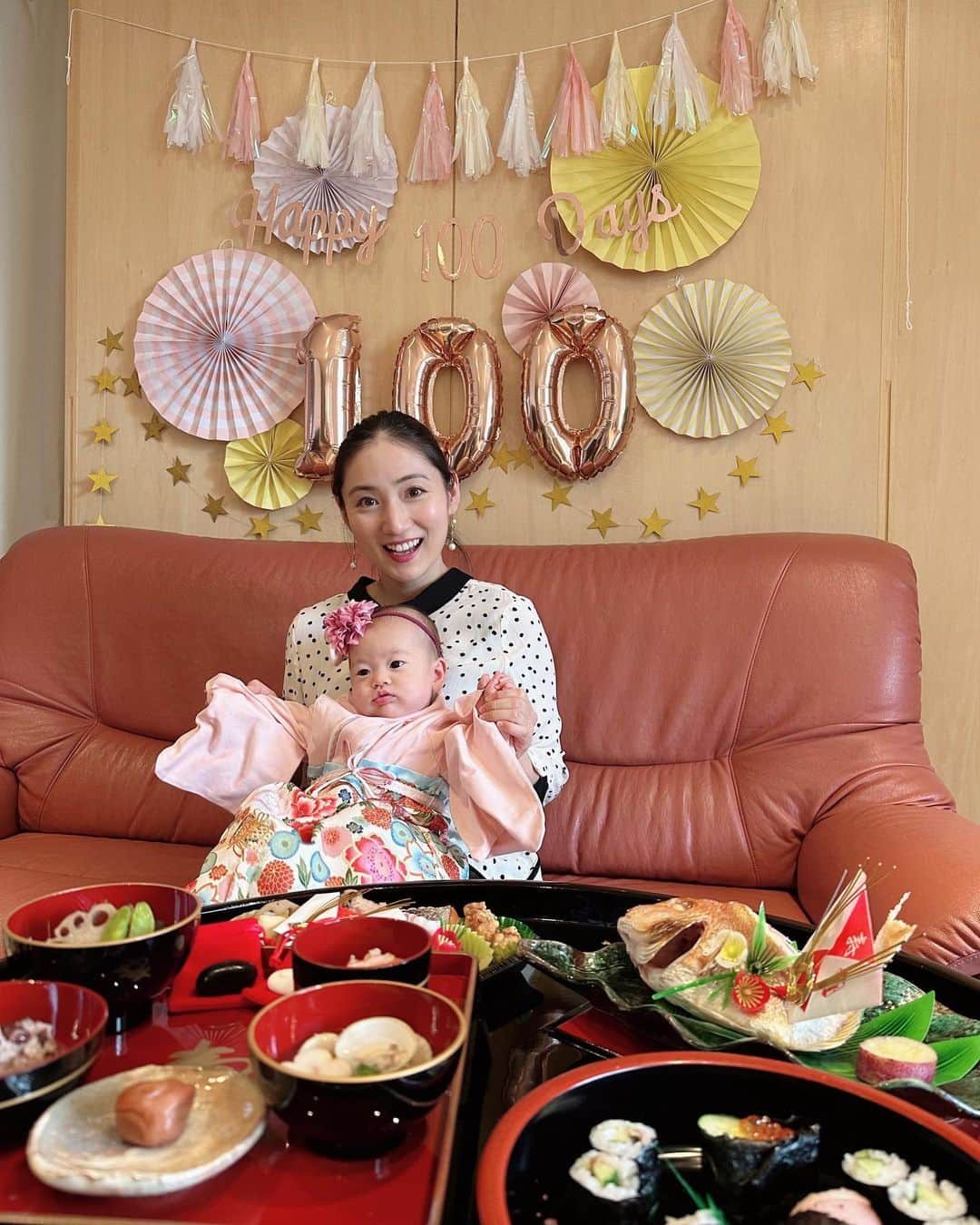 紗綾さんのインスタグラム写真 - (紗綾Instagram)「生後100日 お食い初めをしました㊗️ がめ煮、紅白なます、ハマグリのお吸い物は自分で作った✨ 人生で一番幸せ感じた料理でした🥹💓 (詳しくは、アメブロを読んでね) #お食い初め #生後100日 #赤ちゃん #お食い初めケーキ #ロンパース #生後3ヶ月」1月13日 22時46分 - saaya_official_