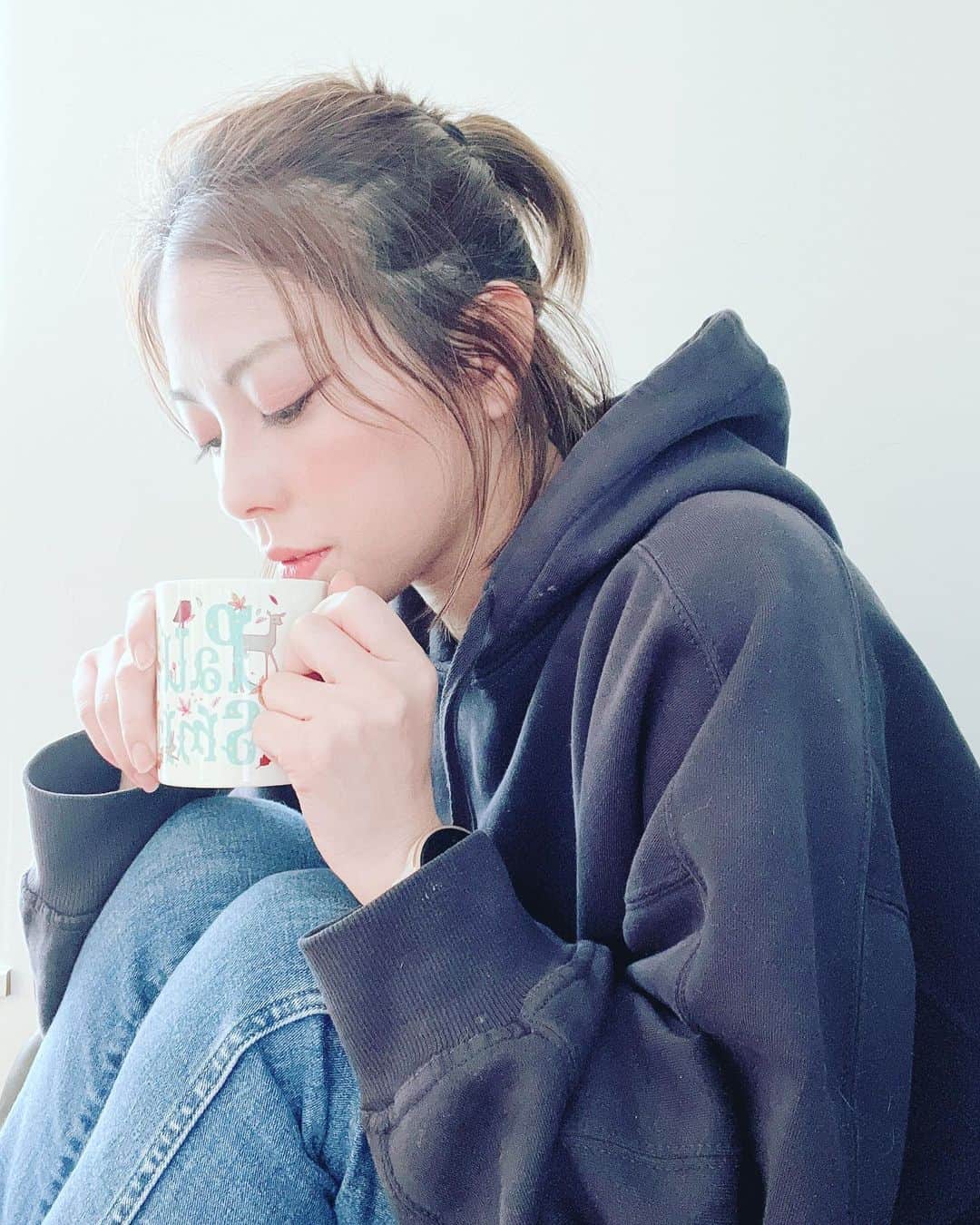 卯水咲流のインスタグラム：「ひと休み」
