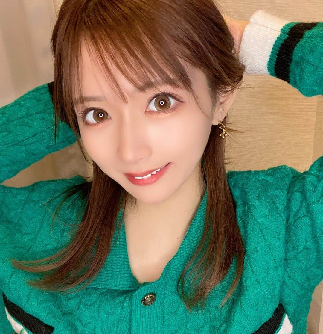 如月奈々のインスタグラム：「ひな&えりちゃんから 誕生日プレゼントに ピアスもらった⭐️💕 かわいいー💕毎年ありがとう💕. . . #VUITTON #ピアス　#ありがとう❤️ #可愛い💕　#誕生日プレゼント　#べすとふれんど」