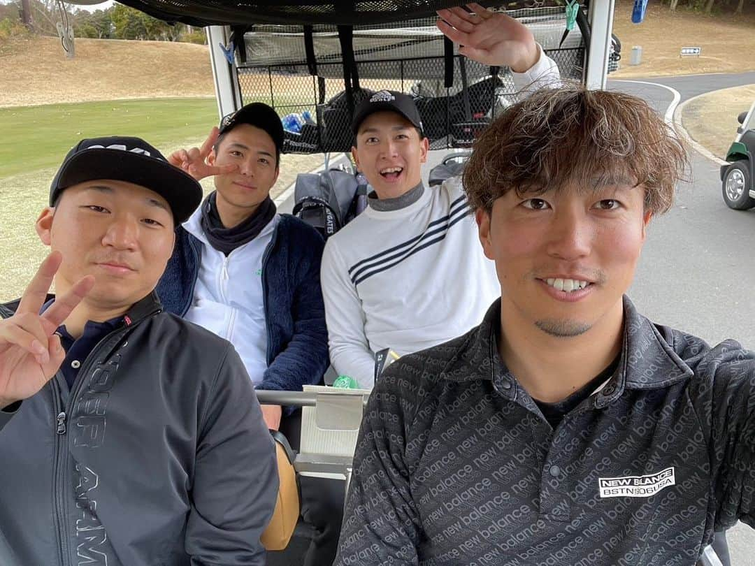 井口和朋さんのインスタグラム写真 - (井口和朋Instagram)「高校の同級生と正月ゴルフコンペ🏌️🔥  何年経っても集まれるの最高^_^  五冠も取っちゃった最高^_^笑 また来年も集まろうなー！！  #井口和朋 #fighters #ゴルフ」1月13日 17時42分 - iguchi.kazutomo