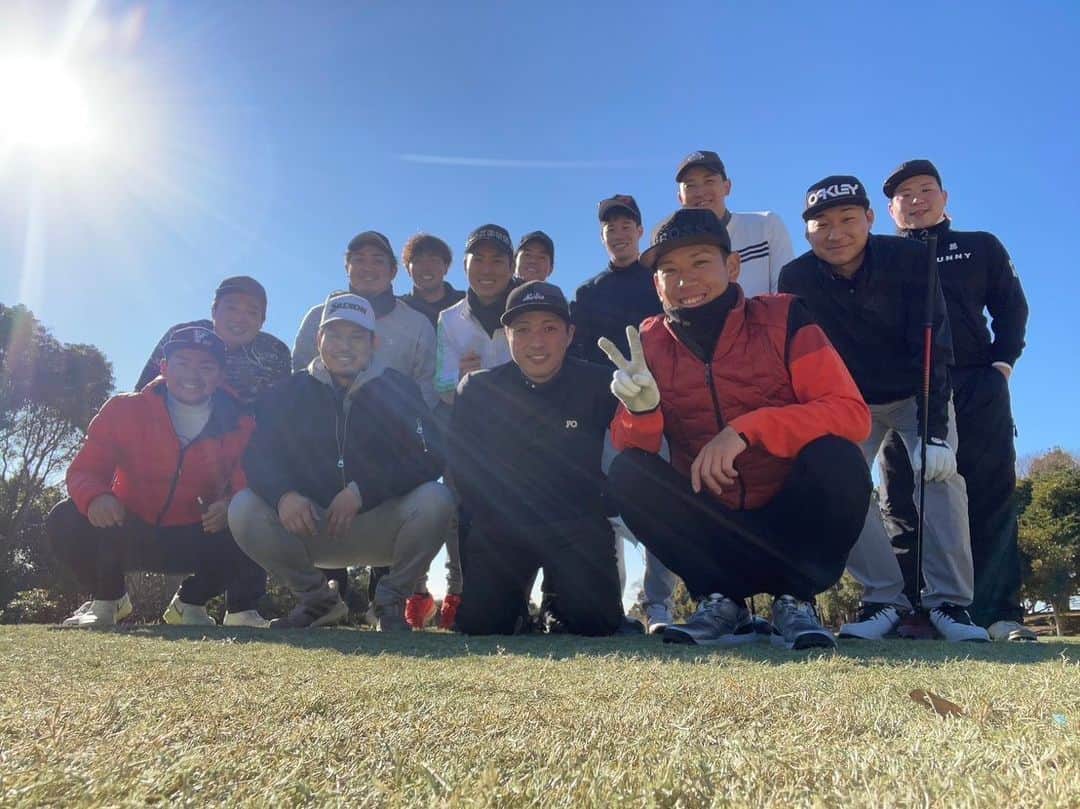 井口和朋のインスタグラム：「高校の同級生と正月ゴルフコンペ🏌️🔥  何年経っても集まれるの最高^_^  五冠も取っちゃった最高^_^笑 また来年も集まろうなー！！  #井口和朋 #fighters #ゴルフ」