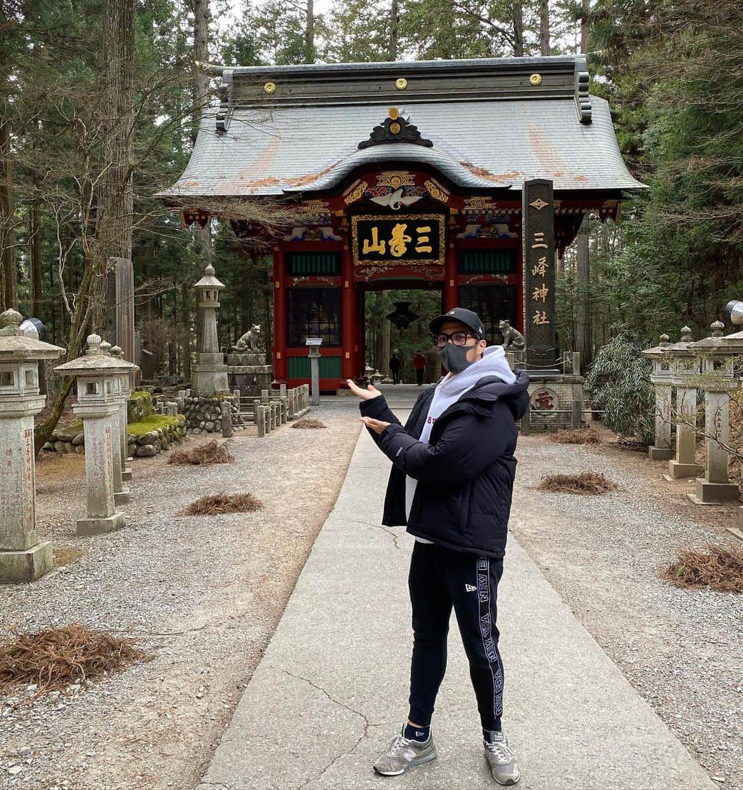 ZOEのインスタグラム：「一年に一回は必ずお伺いする最強パワースポット🔥 今年も宜しくお願いします🙏」