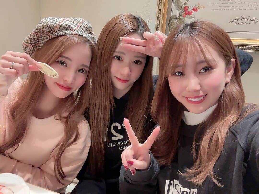 Reiのインスタグラム：「あけましておめでとうございます🐇 今年の目標は節約です💸  やっと仕事初めしました🫠 今年もよろしくお願いします🫠💓  . .  #あけおめ」