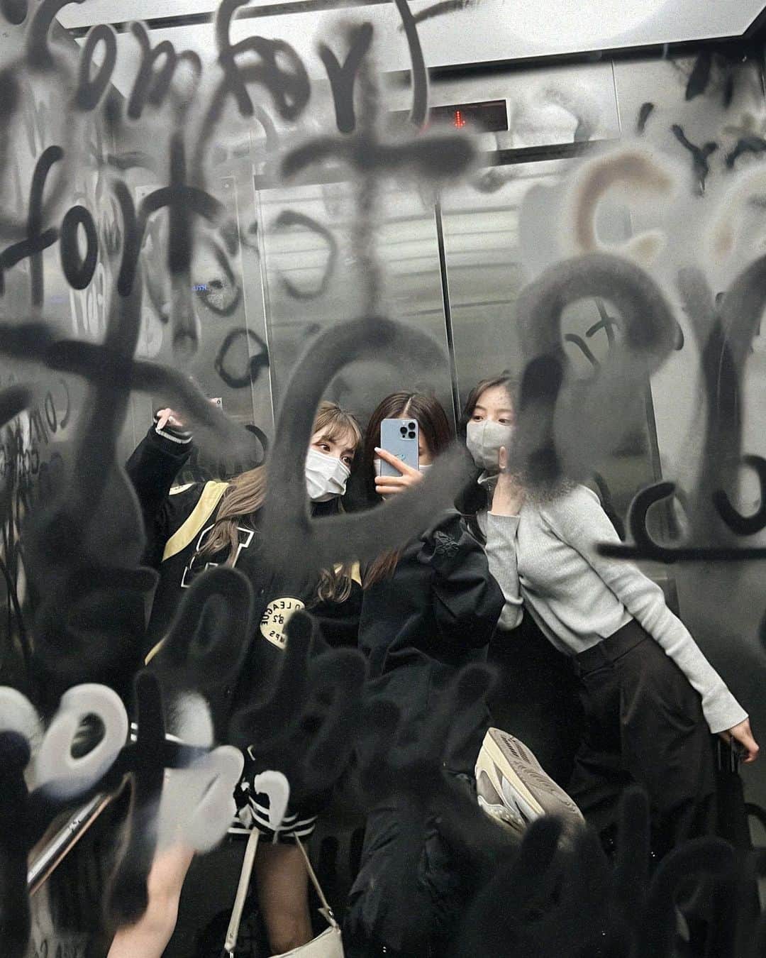 古泉千里さんのインスタグラム写真 - (古泉千里Instagram)「#콤포트서울 🇰🇷🖤 추억  #comfortcafe  #seoul #seoulcafe  #nike  #jumpman #travisscott  #travisscottjordan1 #reversemocha  #sneakerhead」1月13日 18時40分 - chisamipo1030
