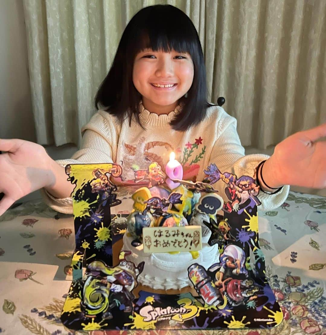 山口尚美さんのインスタグラム写真 - (山口尚美Instagram)「Happy Birthday はるみ9歳🎉💐🎂❣️ うさぎは相変わらず大好き🐰🐇💖 最近はスプラトゥーン3にどハマりして ママの腕前を抜いたね…🔫🦑 剣道やピアノも頑張ってるし宿題や学校行く準備もしっかりしてるしままより頼もしく育ってて嬉しい限り🥹💖 このまま元気に楽しく、自分の好きを見つけてグングン成長してください❣️🌳」1月13日 19時02分 - happy_harumi