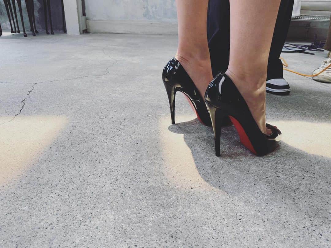 片山萌美のインスタグラム：「👠👠👠  #片山萌美写真集M  #moemikatayama」