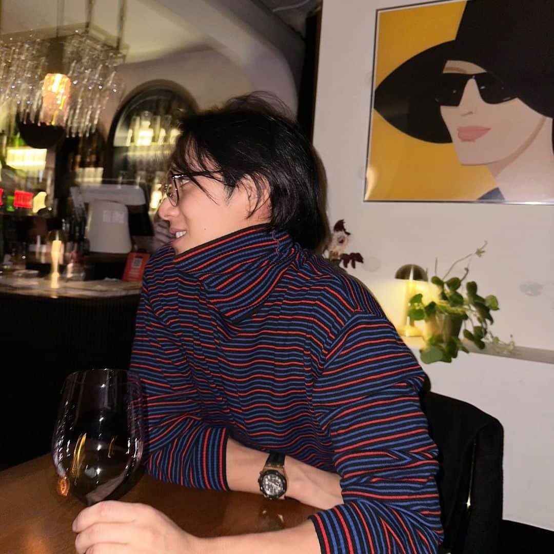 ミンギュのインスタグラム：「🥂」