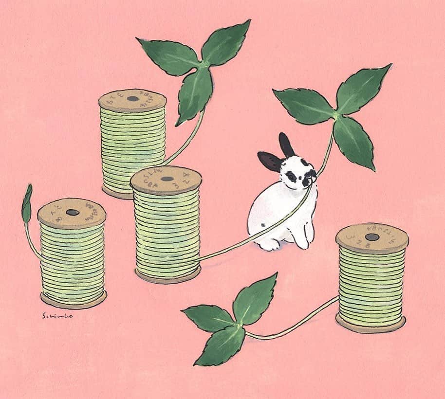 森山標子(しなこ)/Schinakoのインスタグラム：「Japanese herb called "Ito mitsuba." "Ito" means thread.🧵 糸三つ葉の栽培☘🐇」