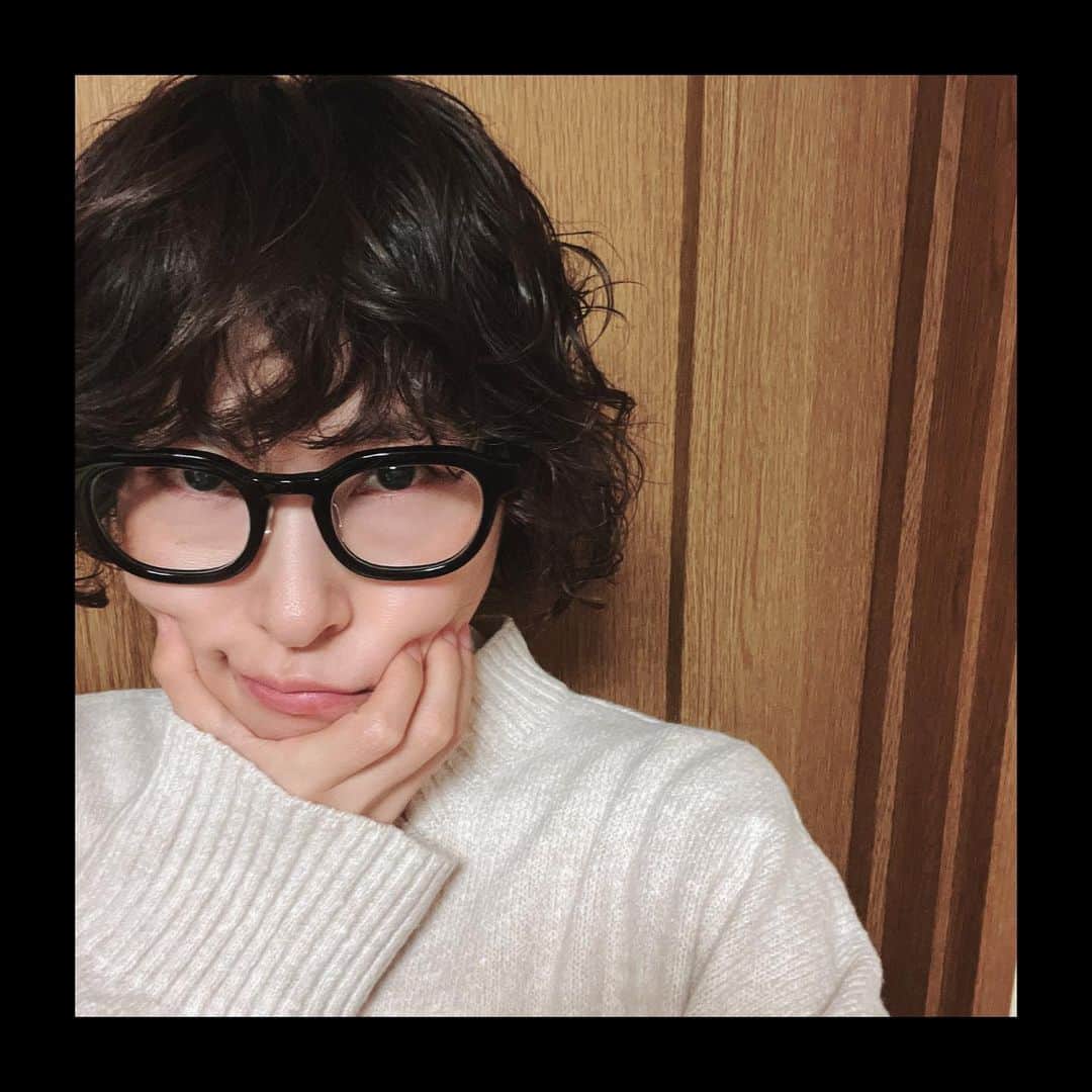 etsucoのインスタグラム：「パーマネント可愛すぎてすまん👨🏻‍🦱ニヤリ ・ @cotora.hd  @kenjinakase  ・ いい気分転換なった🙌🏼 ・ 次回は毛先にカラー入れたいなー❣️ ・ 今年も僕のワガママヘアー担当よろしくお願いしますです🫶🏼 ・ ・ #etsuco #newhair #hairsalon #isecity #cotora #permanent」