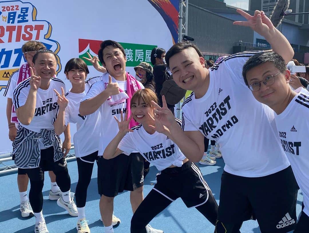 ンダホさんのインスタグラム写真 - (ンダホInstagram)「木曜4超玩さん（ @muyao4  さん）という台湾のBIGグループクリエイターさん達のチャンネルにお呼ばれして 台湾で1番盛り上がるクリエイター大運動会🇹🇼に！ 日本代表でシルクとンダホで参加させてもらいました🇯🇵😆🙌🏃‍♂️  台湾の人たちめっちゃ優しい人達で溢れてて、動画でも動画外だったりご飯に行かせてもらった時も言葉の事とか全て色々気にかけてくれて、教えてくれて、ずっと楽しかったし暖かかったです😭✨  クリエイターさん以外も街の方もすげぇ優しくて、日本の事、日本語も知ってる方もビックリするくらい多くいて！ 行くたびに台湾大好きだなって思います😍素敵な国です☺️  沢山の素晴らしいクリエイターにも出会えて世界は広いなって本当に思いました😆‼️  詳しくはYouTubeの動画見てください！！すげぇ楽しんでるので☺️  https://youtu.be/L3LlOrTFkhg 写真載せきれないので 2つツイートします📷！！ 我愛台湾！ありがとう！！ #Muyao4」1月13日 19時58分 - ndaho.fischers