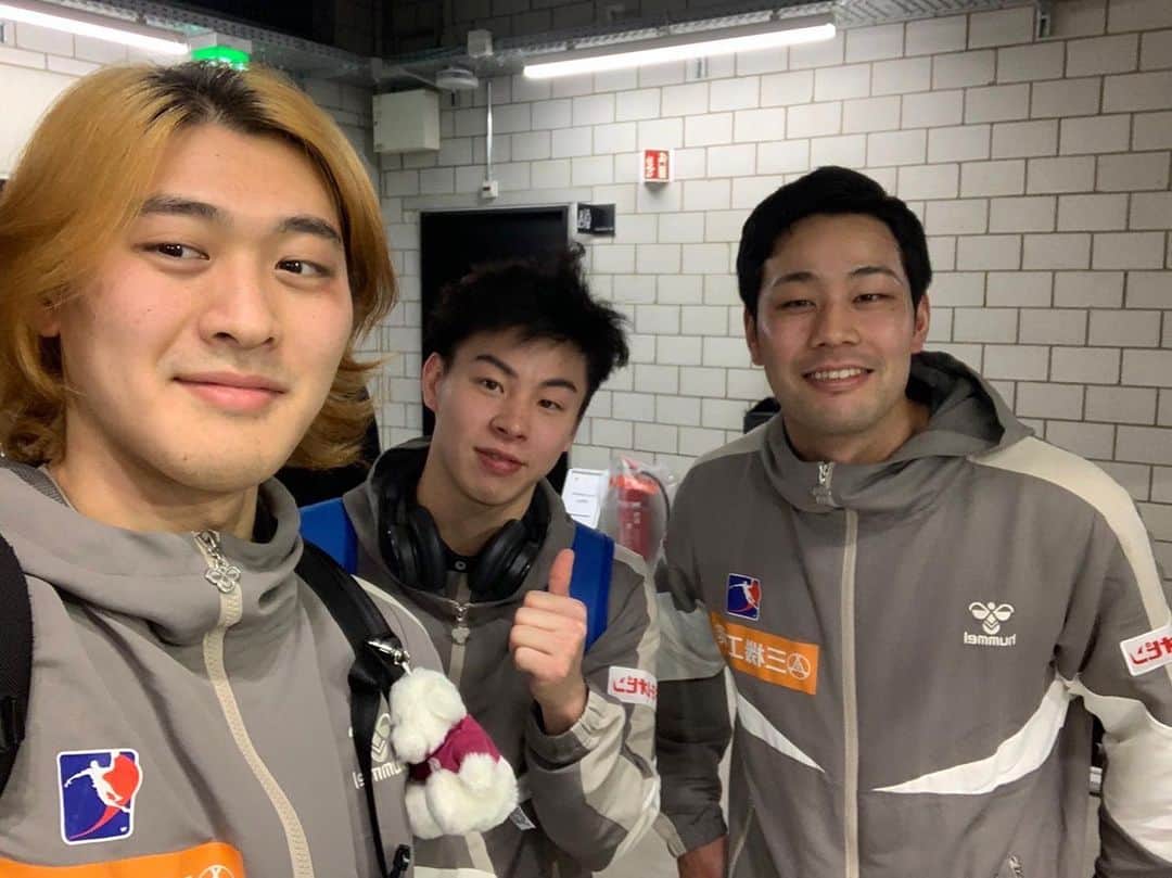 徳田廉之助のインスタグラム：「. スイス遠征終わりました🇨🇭 今回は体調不良で試合に出られず悔しい思いをしました。所属のトレーニング始まってるので次に向けて頑張ります🔥  #閉会式に出遅れた3人 #hummel  #彗星Japan」