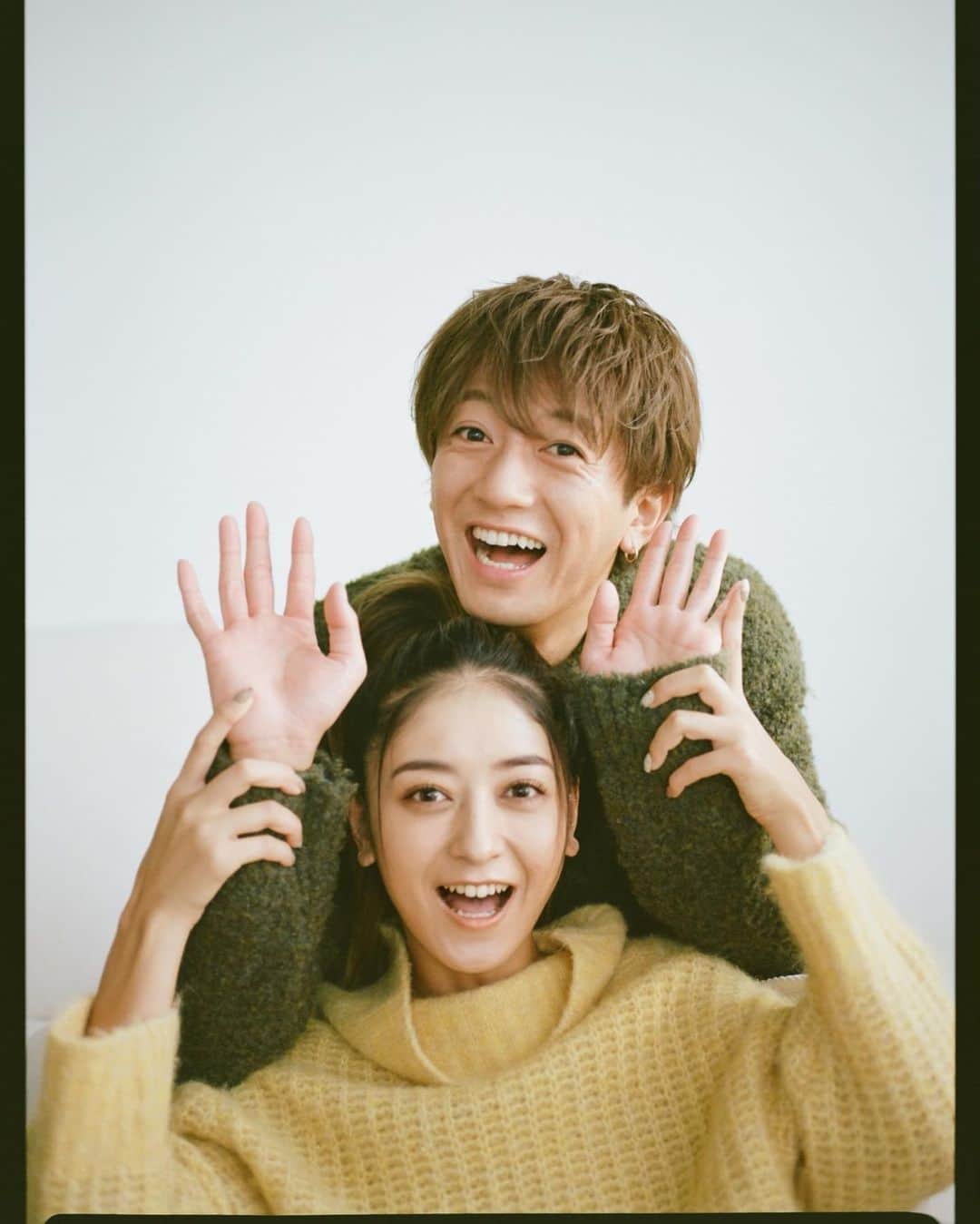 のインスタグラム：「． sweet2月号🤍 2月号はバディ特集ということで 夫婦でお洒落に撮ってもらいました🫶🏾 結婚について、普段の2人についてなど インタビューもたくさん載ってるので 是非チェックしてください〜」