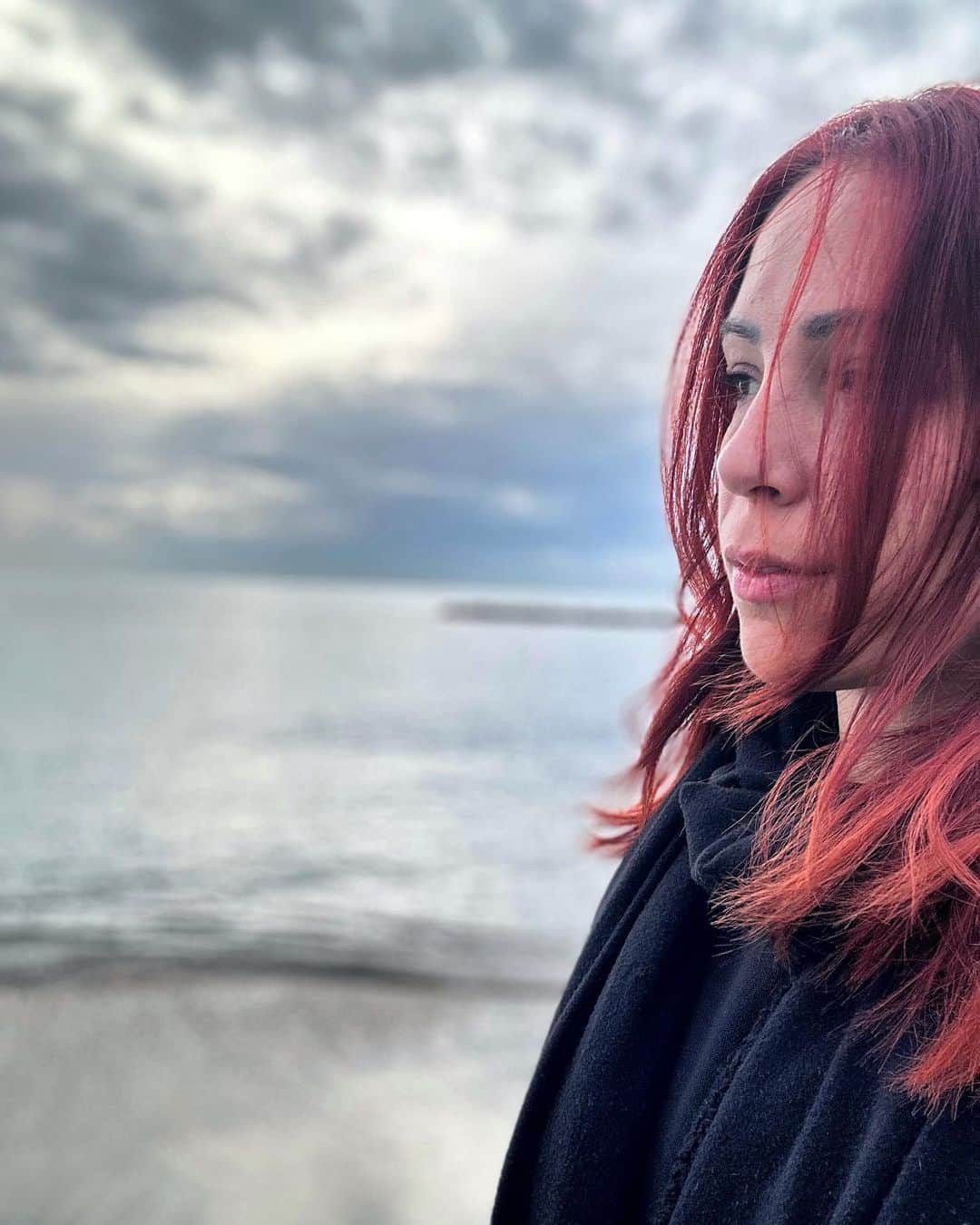 ニコーレ・デラ・モニカのインスタグラム：「Y son las cosas pequenas Un te quiero Un te amo ❤️  #goodmorning #ostialido #sea #maredinverno #mami #loveyou」