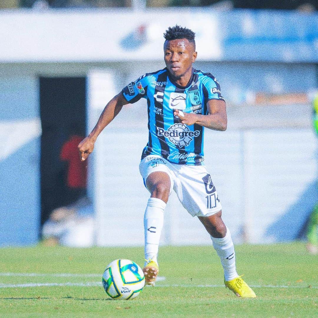クリフォード・アボアガイのインスタグラム：「EVOLVE!!! ⚽️🧿」