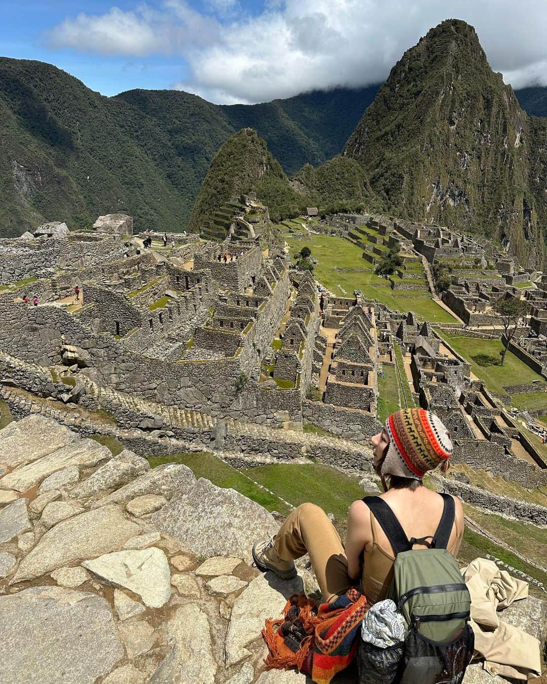 特蕾沙（Teresa）さんのインスタグラム写真 - (特蕾沙（Teresa）Instagram)「Peru 🇵🇪 Machu Picchu ①  將夢想清單劃上原來是這種感覺  原本到之前馬丘比丘是關閉的 想著轉了三次機 飛了30幾個小時 有可能看不到嗎？ 抱著這樣的心情出發了  結果我們抵達的隔天是開放的第1天！ 我們就在人潮稀少的情況下進去了！ 如此幸運，真是太感謝了🥹  (僅僅開放2天就又關閉了)  謝謝田水 @natalietien  否則我真的不知道自己此生有沒有機會和動力來到這裡  能跟妳一起完成這件事真的是我的榮幸  We made it!!!!  當然我們不只有這個行程 還有好多照片和記錄待發🇵🇪  #peru #machupicchu #馬丘比丘 #祕魯」1月14日 0時32分 - teresa_te.official