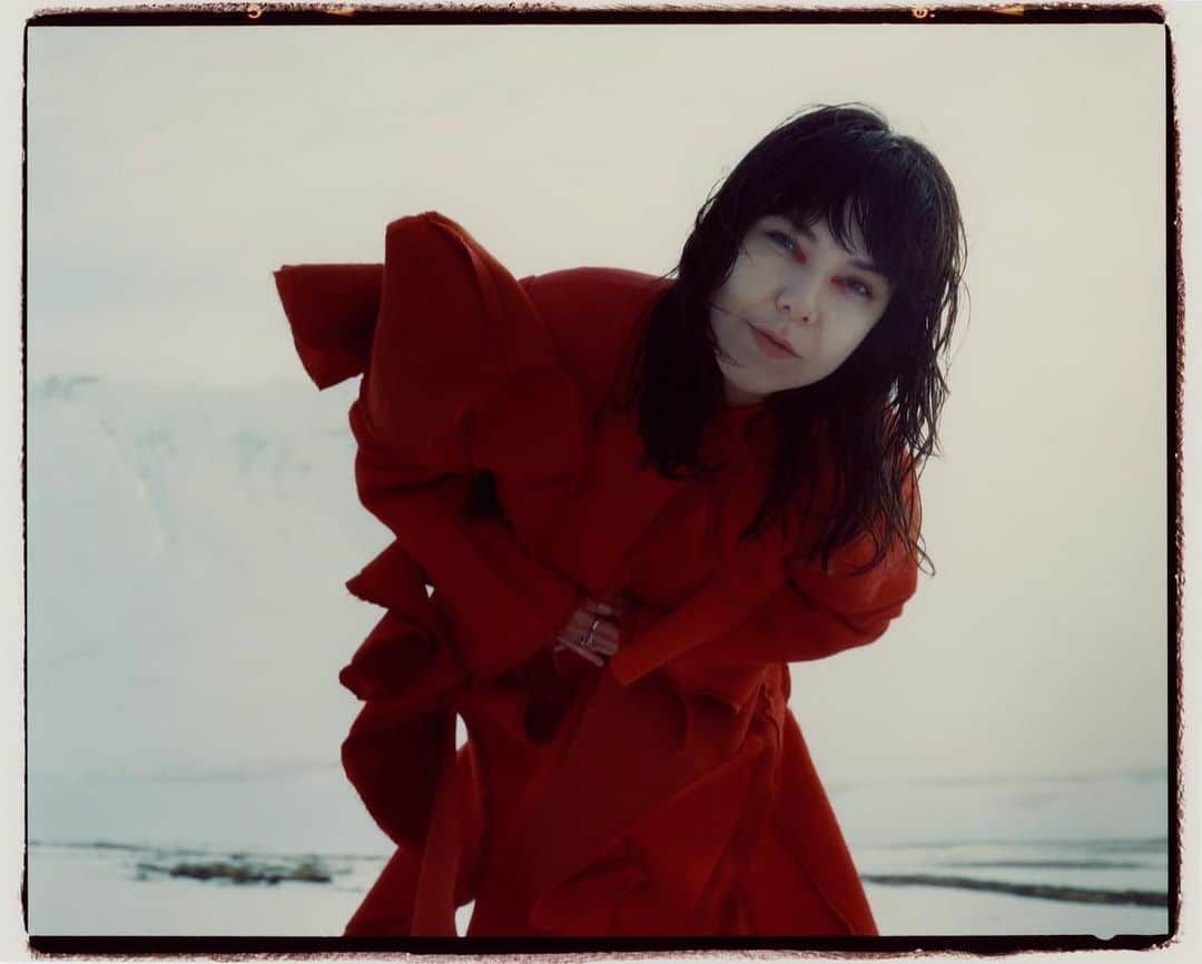 のインスタグラム：「Nanna’s debut single “Godzilla” is out now. We love it so much and are so proud of you @nannabh. Stream it now and watch the incredible video by @thorahilmars at the link in our bio. ❤️  Photo by @redjuicyjumpsuit & @silkenweinberg」