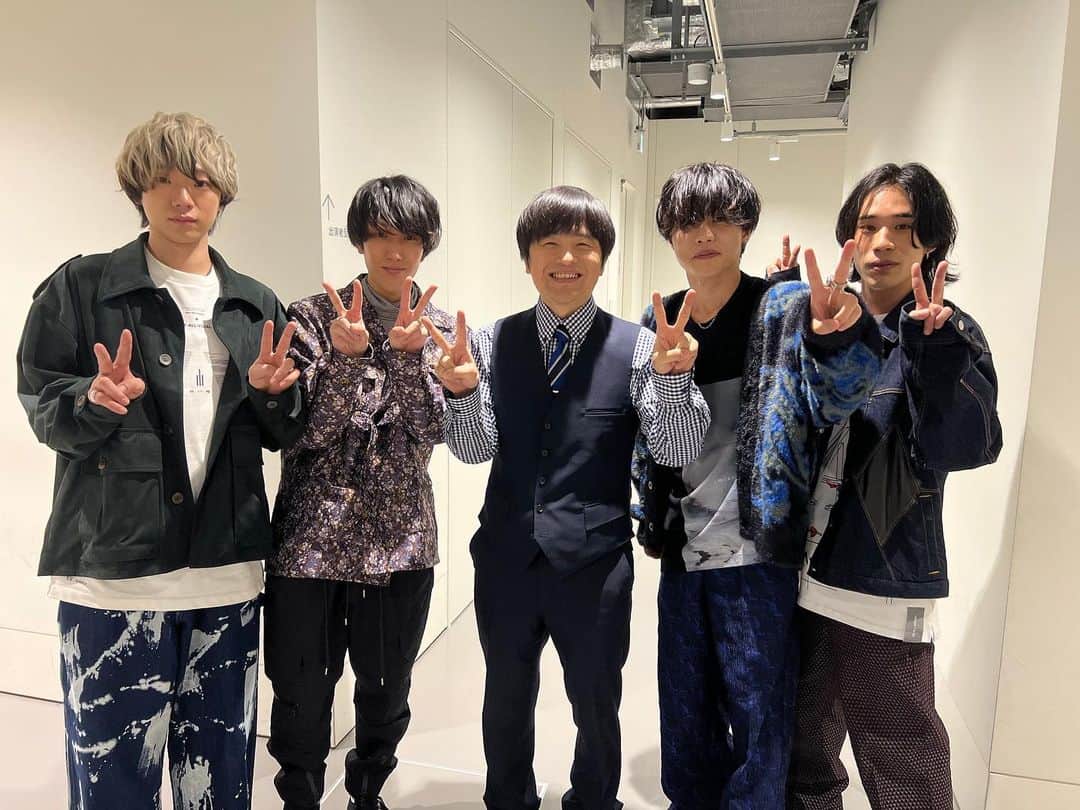 のインスタグラム：「バズリズムありがとうございました✌️✌️ 無くした14万ちゃんと返済します🥶🥶 完済まで後9万、、 #バズリズム」