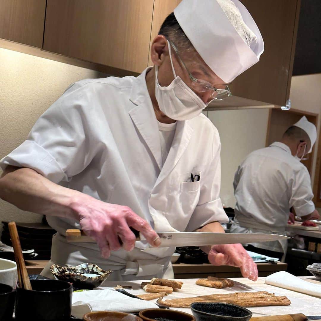 落合リザのインスタグラム：「鮨みや川🍣🍵  手に職があるって素晴らしい。 鮨職人かっこいい🍣  @sushi_miyakawa_  #りざっちの食べログ」