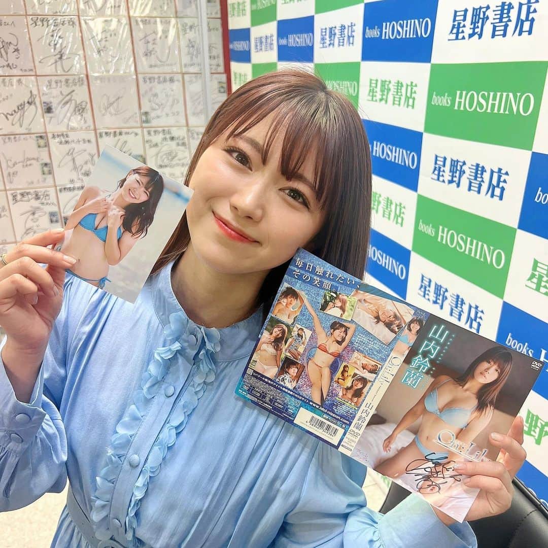 山内鈴蘭のインスタグラム：「水色と花柄ワンピース可愛かったな🥺💓  3rd DVD【On:Lily】 の発売記念イベント1日目！ 名古屋の星野書店さん行ってきました🥰  13時と15時の2部制で 時間通りにお集まりください！ って書いてあるのに、私のファンの皆さんスロースターターで自由に集まってくるから面白かった🤣💓笑  みんな！出来れば 時間通りにこれからは来てくれると スタッフさん喜んでくれます🥺👏笑  DVD見てくれた女性の方々が声を揃えて「3作目のDVDが一番好き」って言ってくれるんです😭🙏💓  めっちゃ嬉しい。  私のDVDは女性でも見やすく、 イメージシーンよりも喋るシーン多めで、実際の音を使うことによってリアルに近くに感じるようなDVDになってます🥰🥰🥰  本当に沢山の方に見て頂けて 嬉しいです！ありがとう🤭🤭🤭  明日は東京、渋谷でイベント！ 宜しくお願いします🎉🎉  #グラビア #グラビアDVD #グラビアタレント #水着 #グラビアアイドル #グラビア撮影 #DVD #水着コーデ #ゴルフ #ゴルフ女子 #ゴルフ好き #ゴルフ好きな人と繋がりたい #むちむち #むちむちボディ #健康美 #ランジェリー #名古屋 #星野書店」