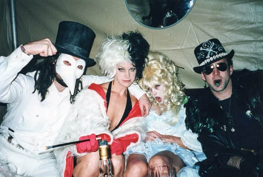 シェリ・ムーン・ゾンビのインスタグラム：「Many Halloweens ago…Lots of fun times with #lisamariepresley #niccage #robzombie #shermoonzombie.  RIP my friend 🖤」