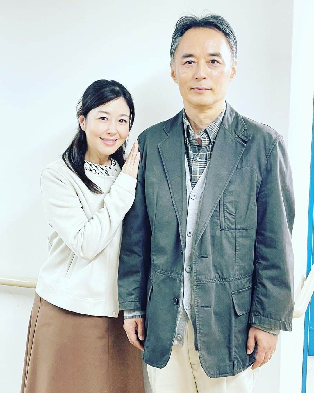 堀内敬子さんのインスタグラム写真 - (堀内敬子Instagram)「明日は。  我らがパラダイス2話です！  邦子のお兄さん役の演技派 戸田昌宏さんと❣️ 短い撮影でしたが、楽しく撮影しました♪  御一緒した、義理姉のふせえりさん！  写真撮り忘れたーーー😅  演技が面白くて、実は、笑いを堪えています。。  明日、夜10時からBSプレミアムにて。  お楽しみに！  #戸田昌宏 #ふせえり #大好きな2人 #面白すぎる  #bsプレミアム #我らがパラダイス」1月14日 11時00分 - horiuchi_keiko