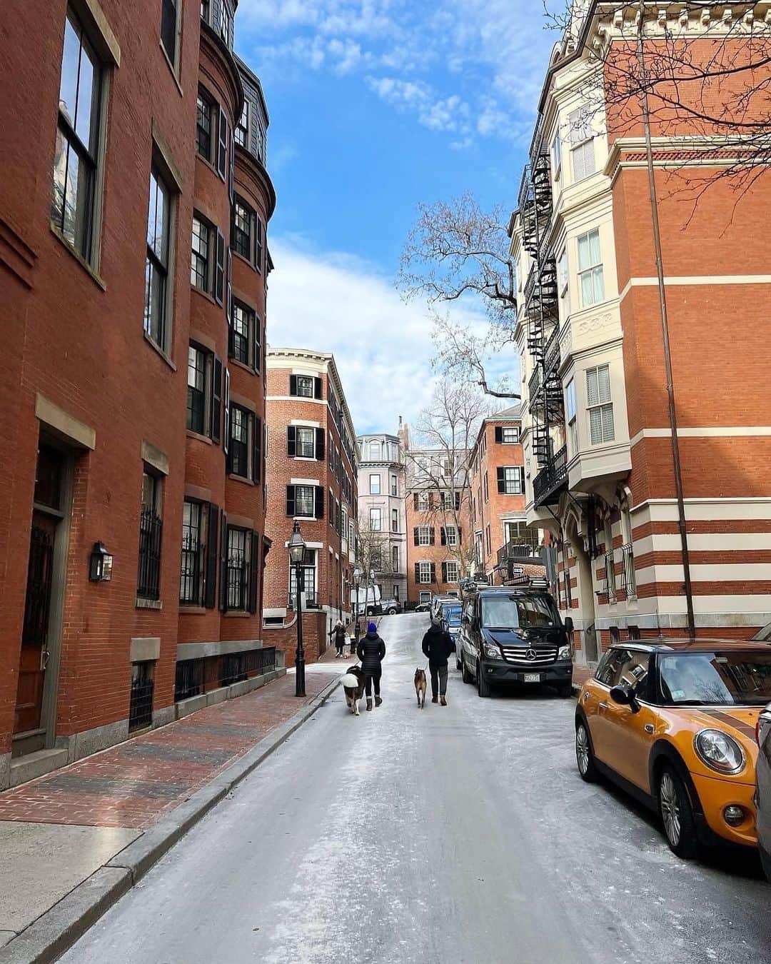 大出千尋さんのインスタグラム写真 - (大出千尋Instagram)「Short trip to Boston🦞  週末にシーフードを食べにボストンへ行ってきました✨ 本場ボストンのクラムチャウダーやオイスターは格別でした😋 美しいレンガ造りの建物と緑豊かな場所で英気を養えました☺️☺️ . . #Boston#ボストン」1月14日 12時53分 - chihiro_1208_offi