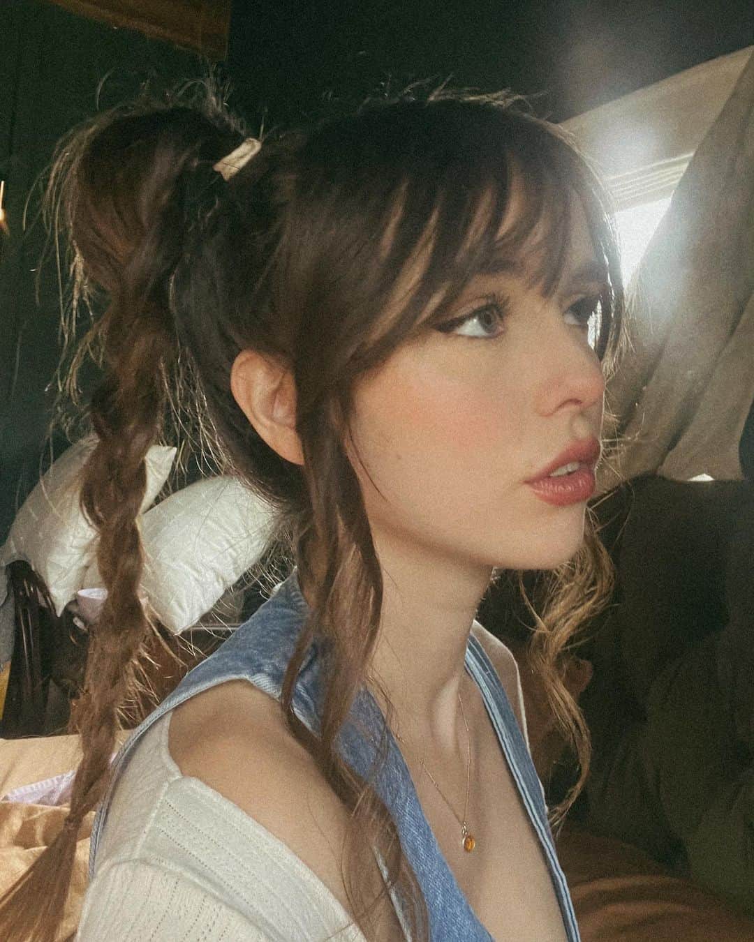 Acacia Brinleyのインスタグラム：「Giving fawn (from pixie hollow) vibes 🧚🏻‍♀️‼️」