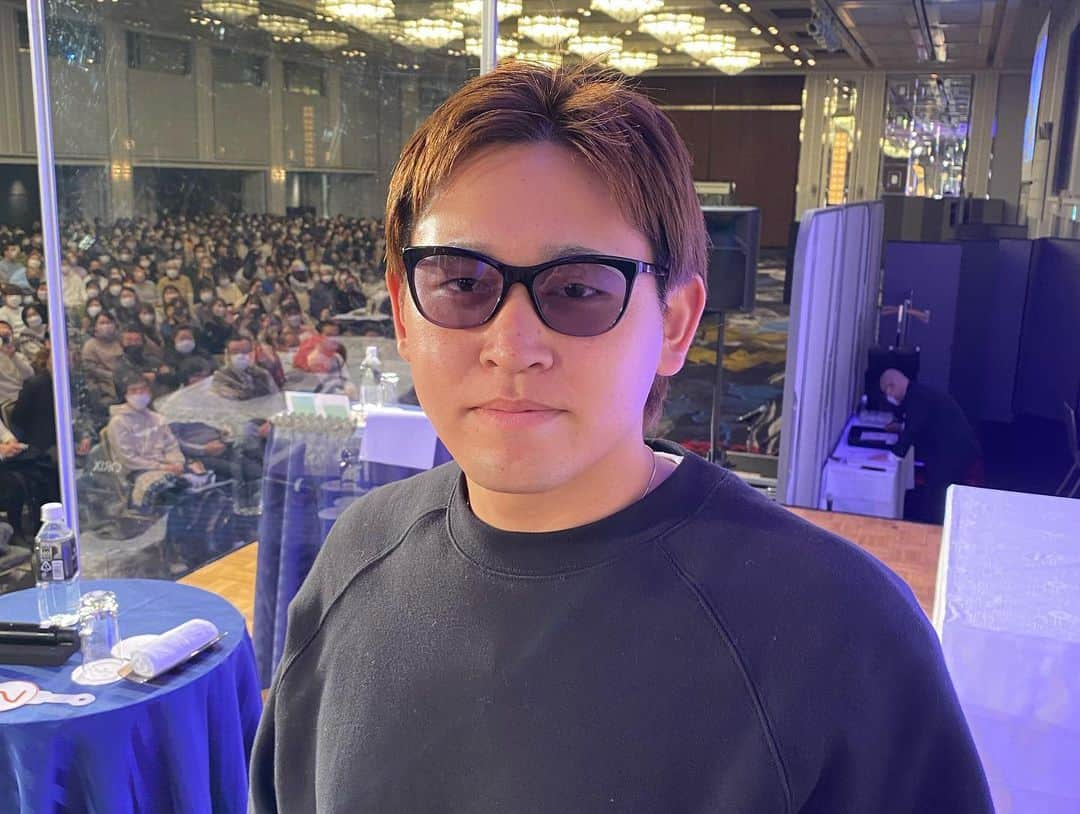 山崎颯一郎さんのインスタグラム写真 - (山崎颯一郎Instagram)「ゲームしてて投稿遅なりましたすみません。 先日ホテルニューオオタニ大阪で行われたトークショー来てくれて有難う御座いました！ また来年も皆さんと会えるのを楽しみにしてます😊 #ホテルニューオータニ大阪  #トークショー #宮城が付けてるサングラス山岡さんの #勝手につけてみた #サングラスニキ #写真を撮ってくれた方 #勝手に写真お借りしました」1月14日 14時38分 - yamazaki63