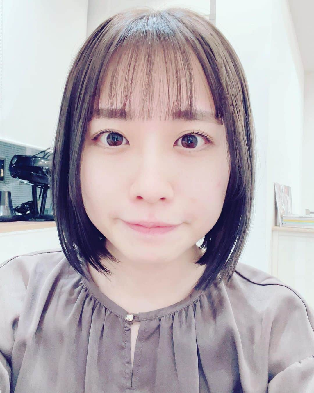 丸山奏子さんのインスタグラム写真 - (丸山奏子Instagram)「いつもお世話になってなっている、  まつげとまゆげはde.さん ヘアーはlittleさん(かよさん)  とってもいい感じで気分があがりますね☺️ 髪を切ったらとても母に似ました。笑  #little×salt #de.shibuya」1月14日 15時20分 - maruko.ochibi